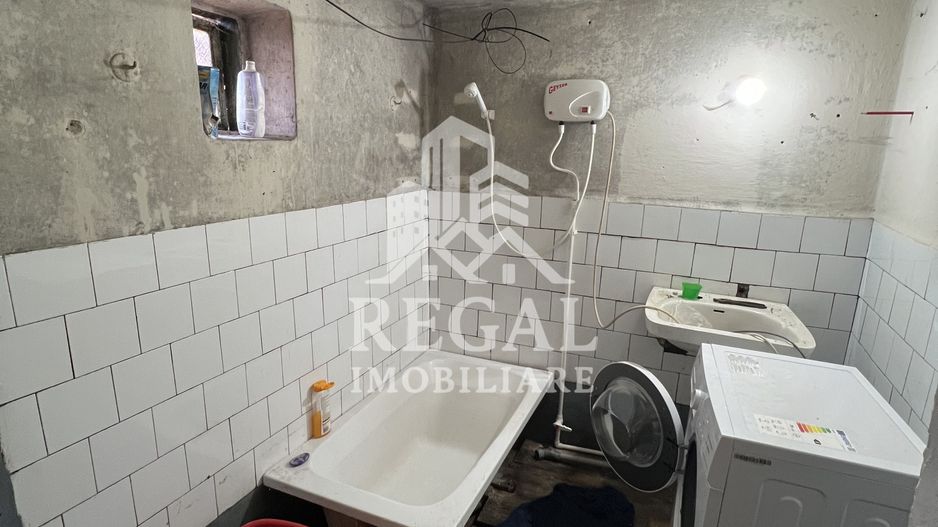 Casă de vânzare în Călanul Mic –  2 clădiri, curte, grădină, garaj - Poză 5