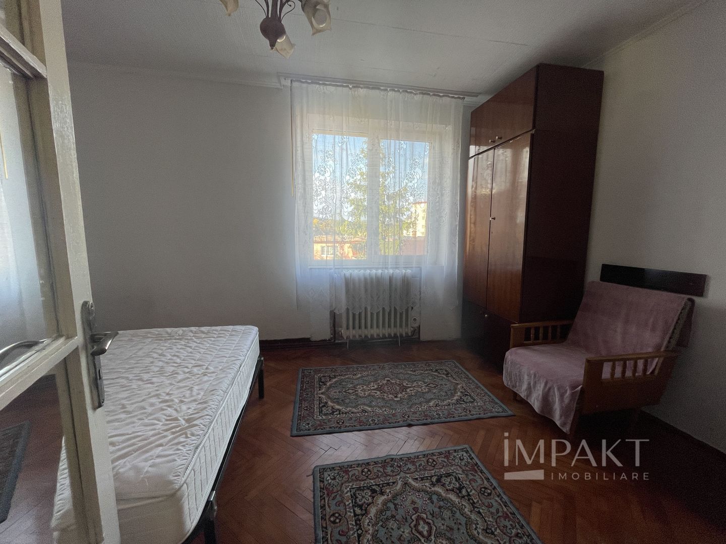 Apartament cu 2 camere in zona centrală - Poză 2
