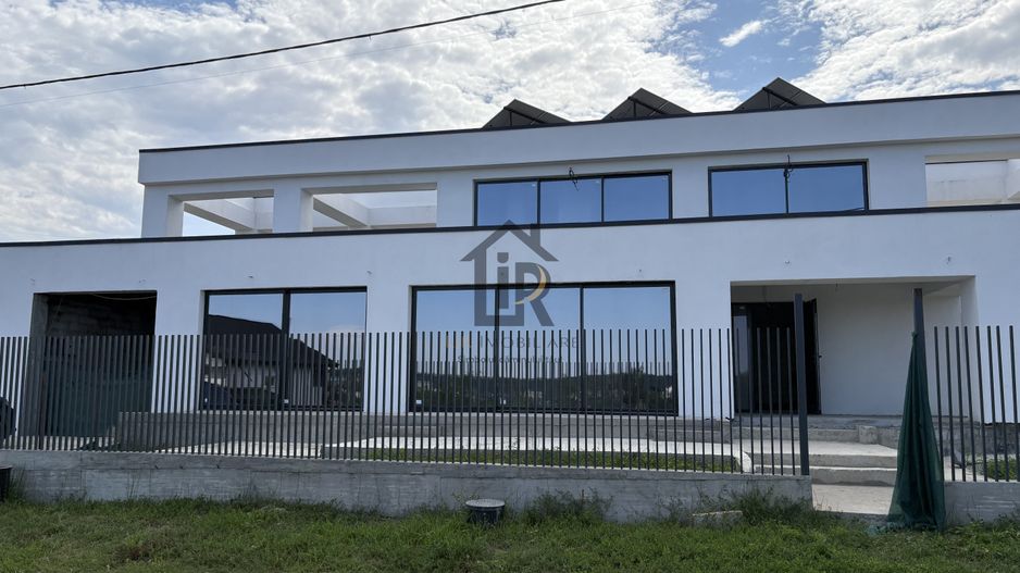 VILĂ superba – STIL MEDITERANEAN CU PRIVELIȘTE LA LAC - Poză 14