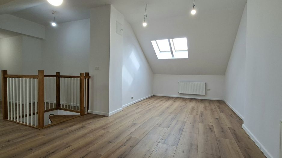 Apartament complet renovat cu scara interioara - Poză 23