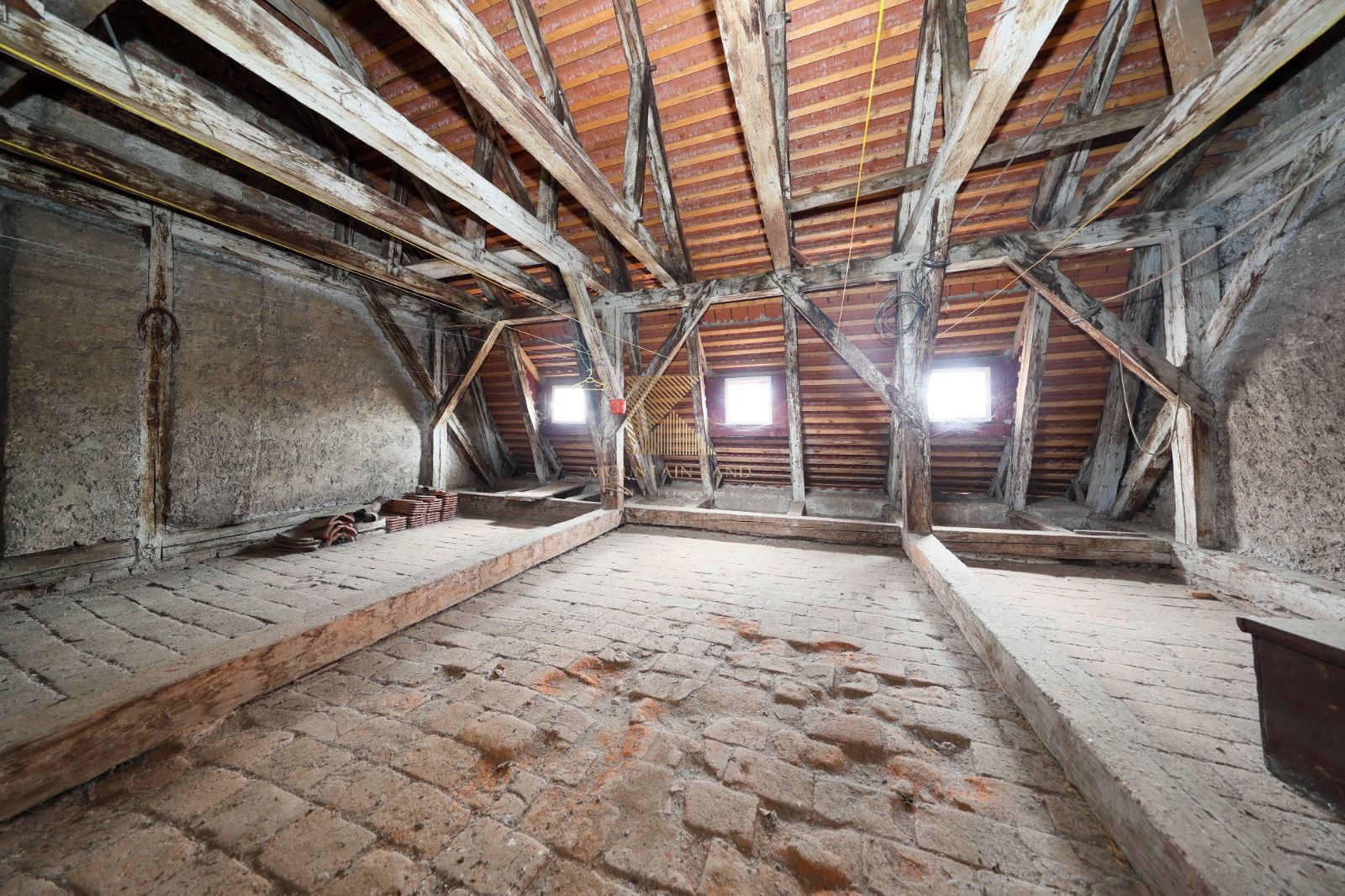 Locație rară în Brașov: ideal pentru regim hotelier sau business - Poză 20