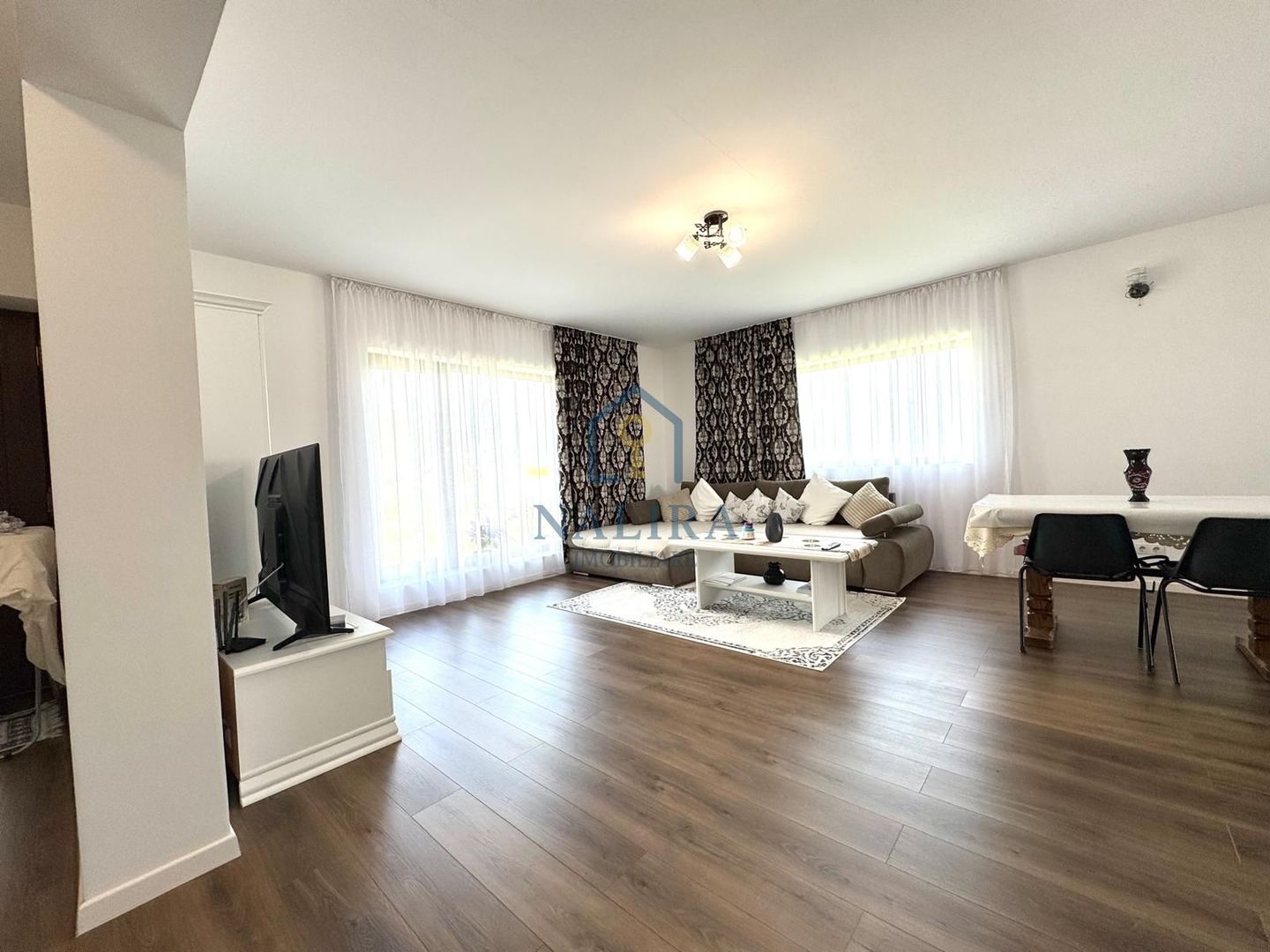 Casa de vanzare cu 14 Ari teren - Lapusel - Poză 2