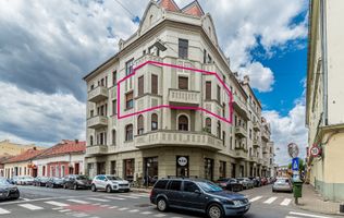 Apartament ultracentral cu 4 camere decomandat, etaj intermediar
