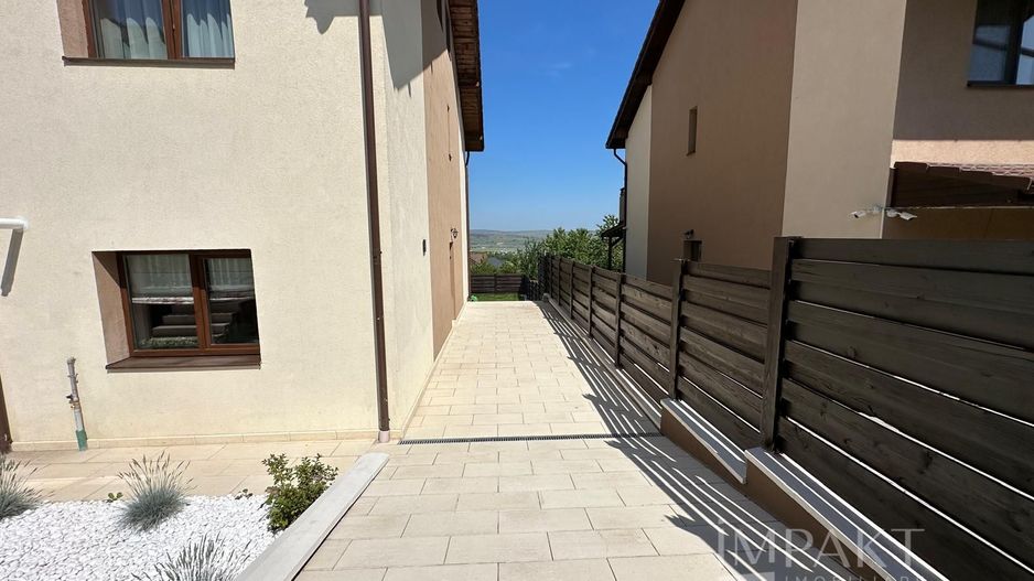 Vila deosebita spre inchiriere in Dezmir! - Poză 21