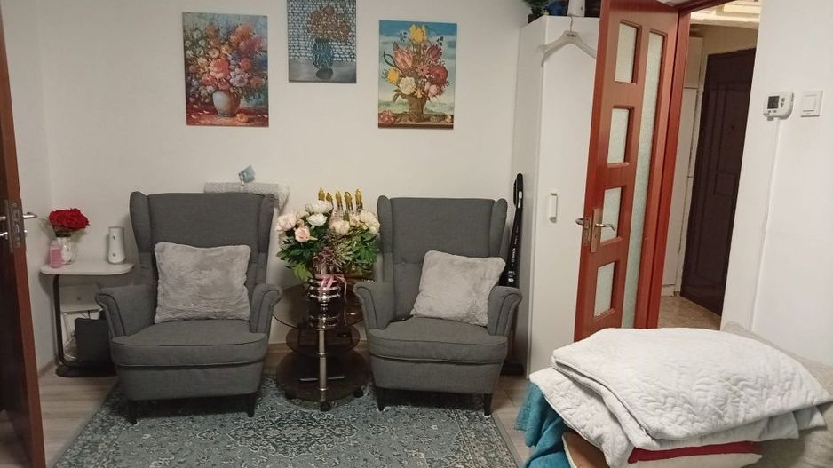 apartament 3 camere de vanzare - Poză 2