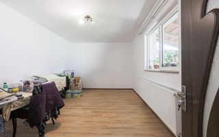 Casă renovată cu 3 camere din cărămidă în Gradiste - Poză 5