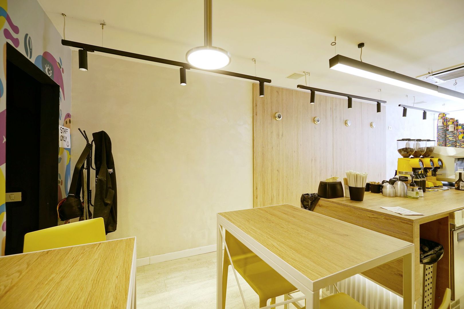 Spatiul comercial Piata Romana ,la coloane - Poză 11