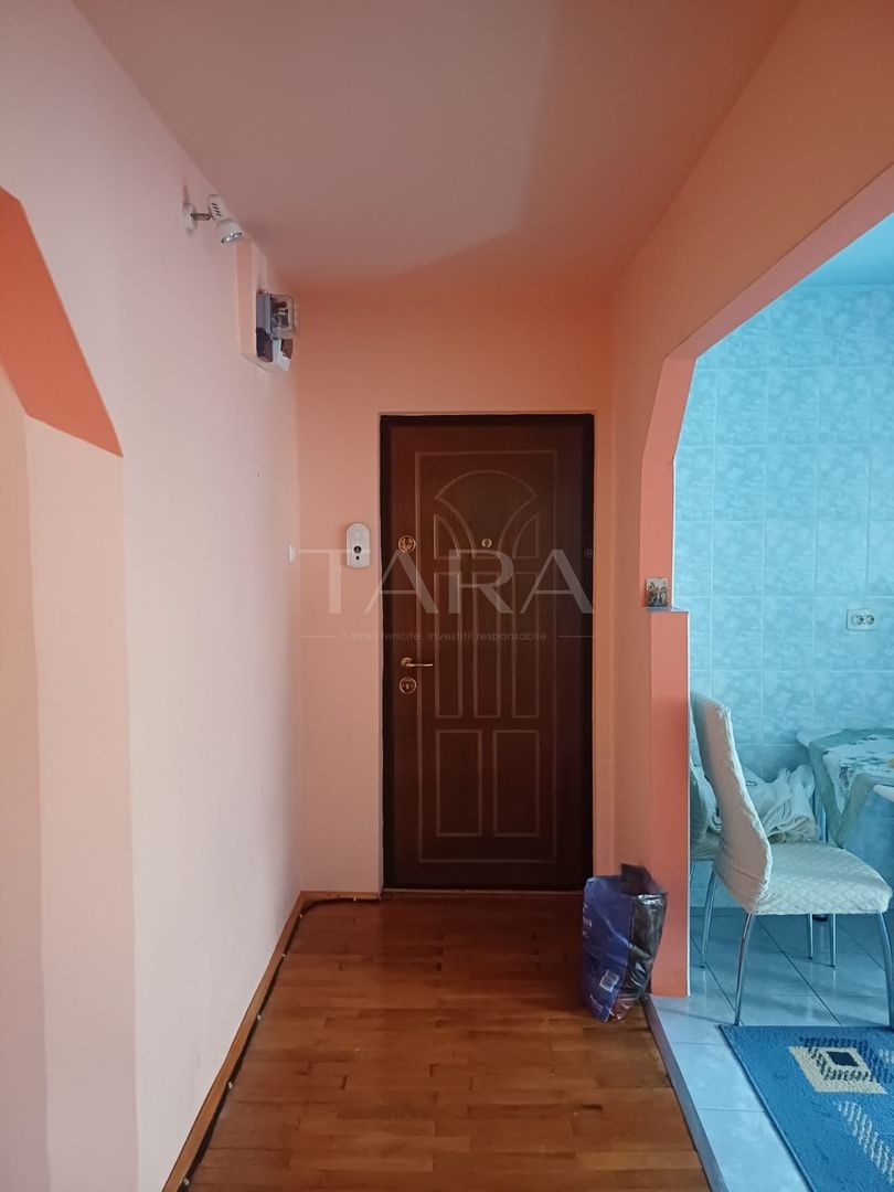 Apartament cu 3 camere, 2 băi, balcon și centrală proprie, zona Clăbuc - Poză 2