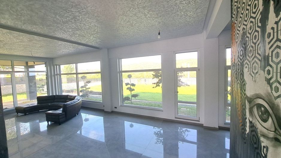Vilă modernă premium cu piscină interioară, teren 1200 mp și panoramă - Poză 29
