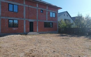 Aproape de oraș! Vânzare casă cu 5 camere în Ulmi! - Poză 1