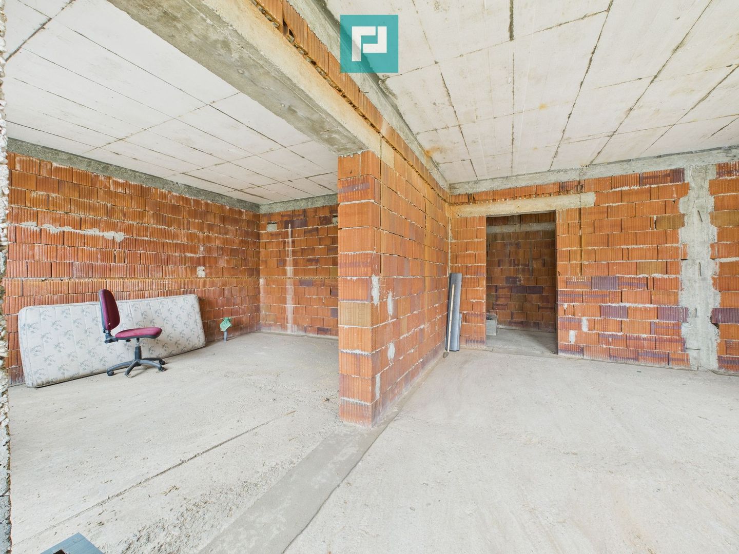 Casă la roşu P+E+M în Şagu - Poză 6