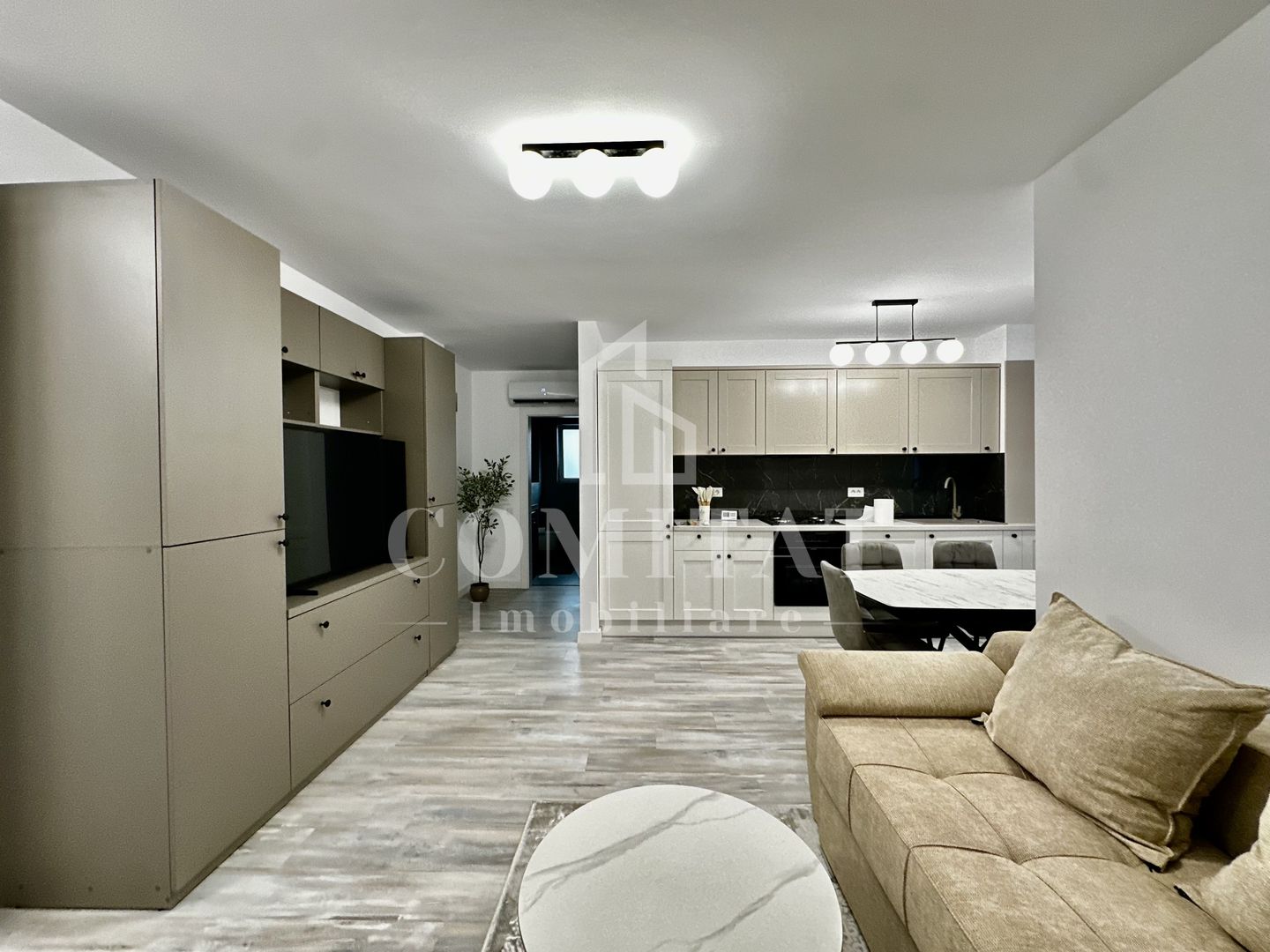 Apartament la cheie | 3 camere | Zona str Tineretului - Poză 1