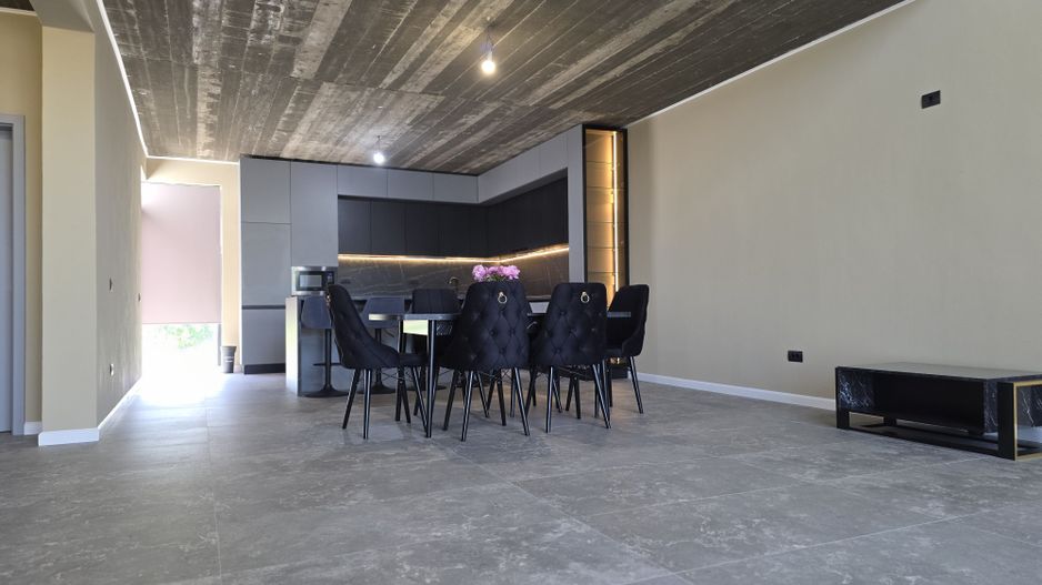 Vila intr-un peisaj idilic la 15 minute de capitala, pret imbatabil! - Poză 12