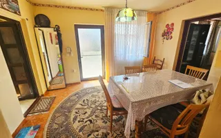 🏡 Casă spațioasă cu 9 camere în Strejnicu – pentru locuință, birouri - Poză 94