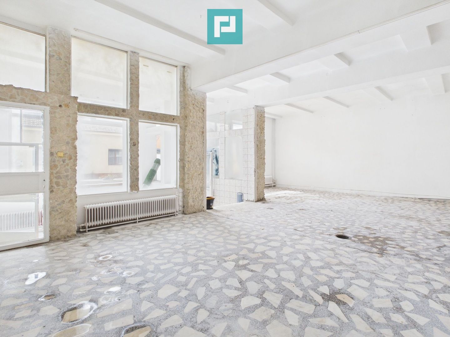 Proprietate multifuncțională centrală 1000 mp - Poză 18