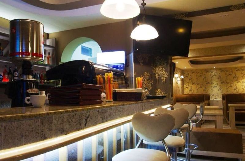 Spatiu comercial central ideal pentru cafenea - Poză 2