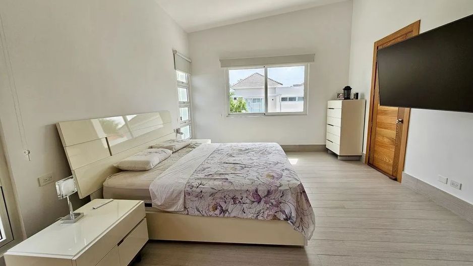 Vilă modernă de lux cu piscină privată - Poză 5