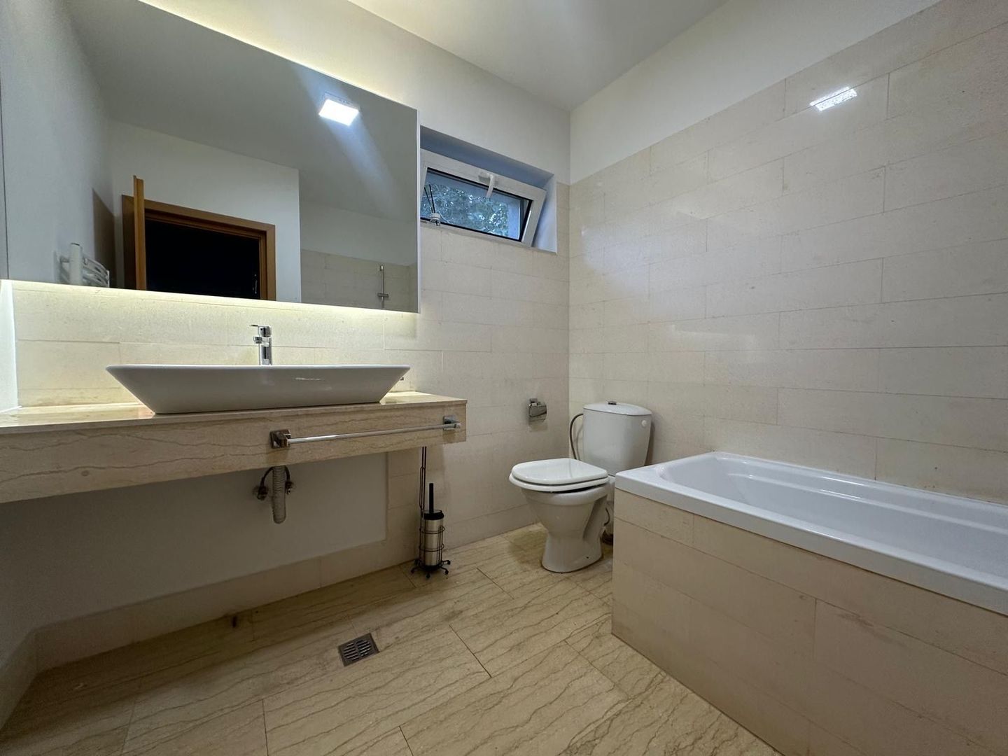 Vila 6 camere || Erou Iancu Nicolae || Garaj - Poză 6