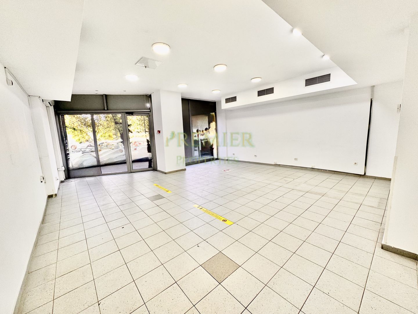 SPATIU 240 MP | 140 PARTER+100 SUBSOL | TRAFIC | VITRINA MARE | FARA HORECA | - Poză 3