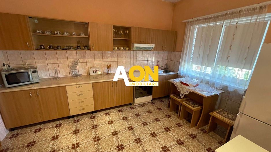 Casă cu 6 camere, teren 912 mp, garaj dublu, în zona Cetate-Schit - Poză 6