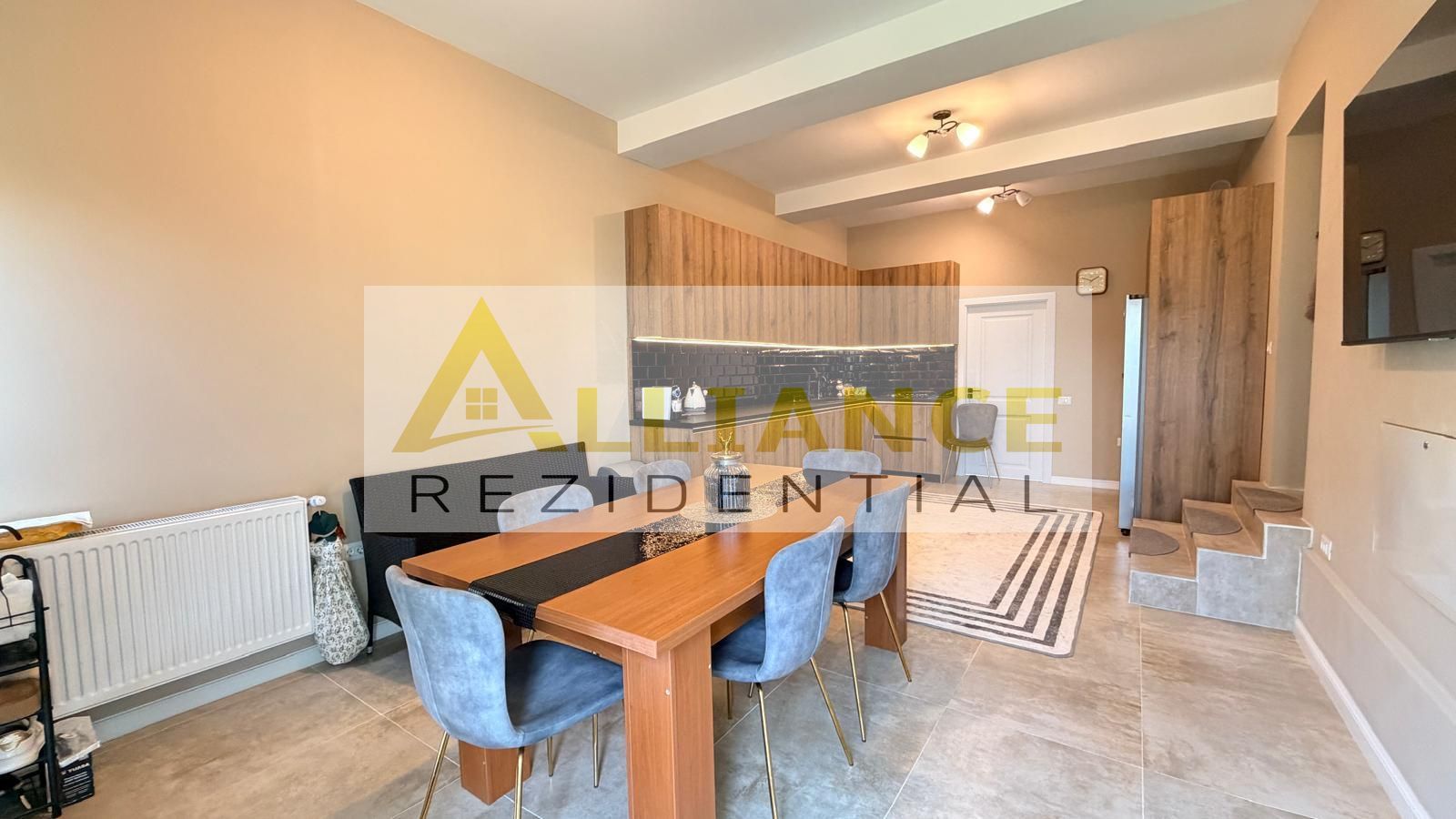 Vila spatioasa cu 9 camere foisor magazie curte amenajata complet - Poză 7