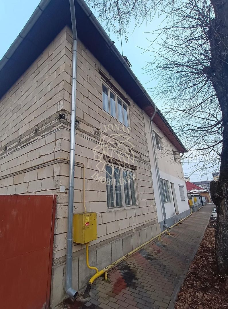 OPORTUNITATE INVESTITIE! Casa cu 2 apartamente- Zona Eroilor - Poză 1