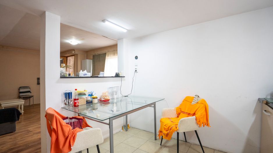 Casa 5 camere in Rogerius, la bulevard, cu acces auto - Poză 3