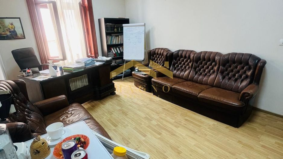Apartament (pretabil pentru Birou ,Cabinet etc.) de vanzare in centru. - Poză 12