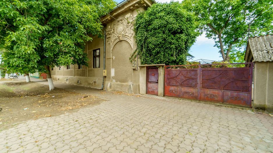 Casă cu teren 1674 mp - Poză 1