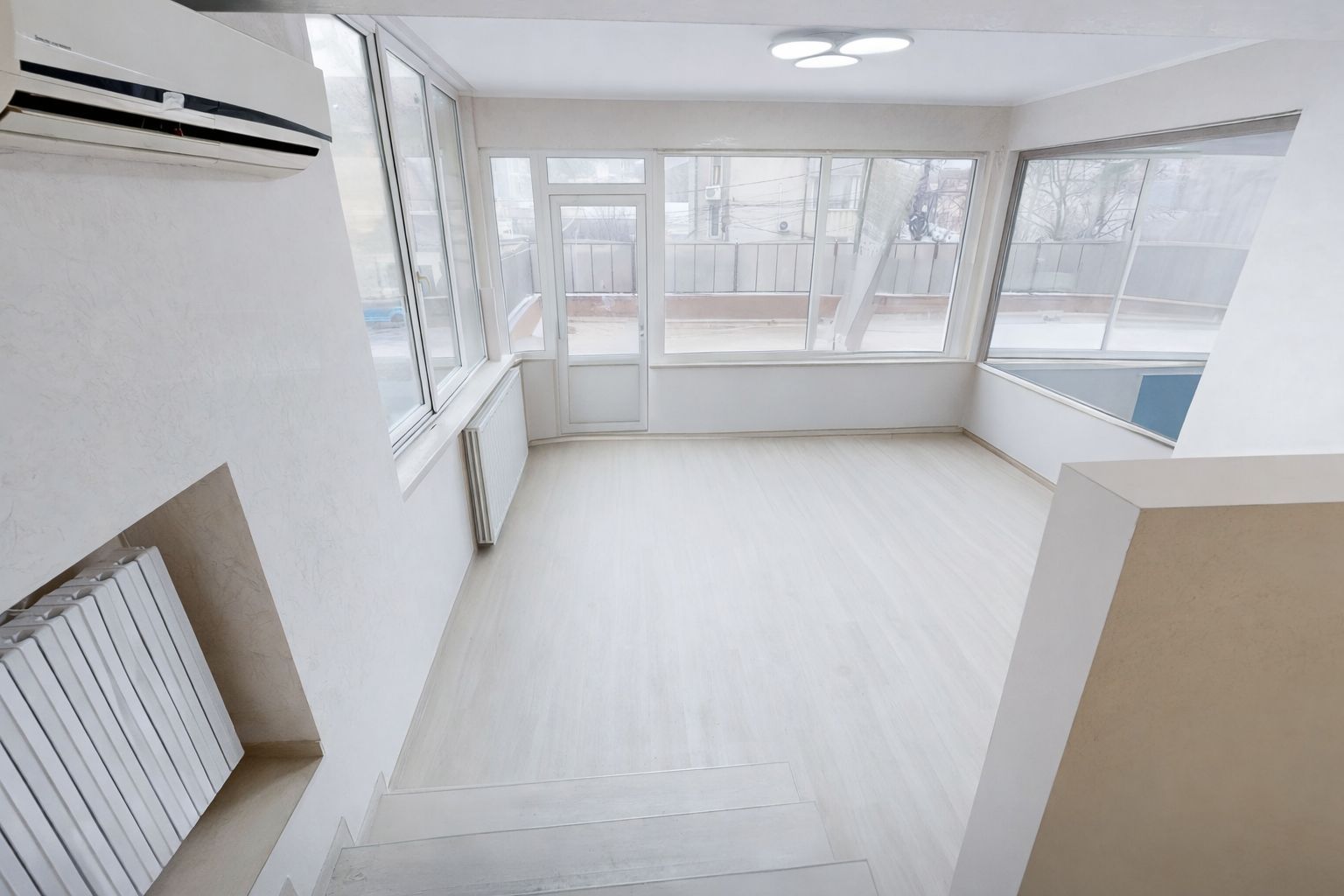 CAPITOL - B-dul. Mamaia - Apartament cu 4 camere si terasa de 80 mp. - Poză 4