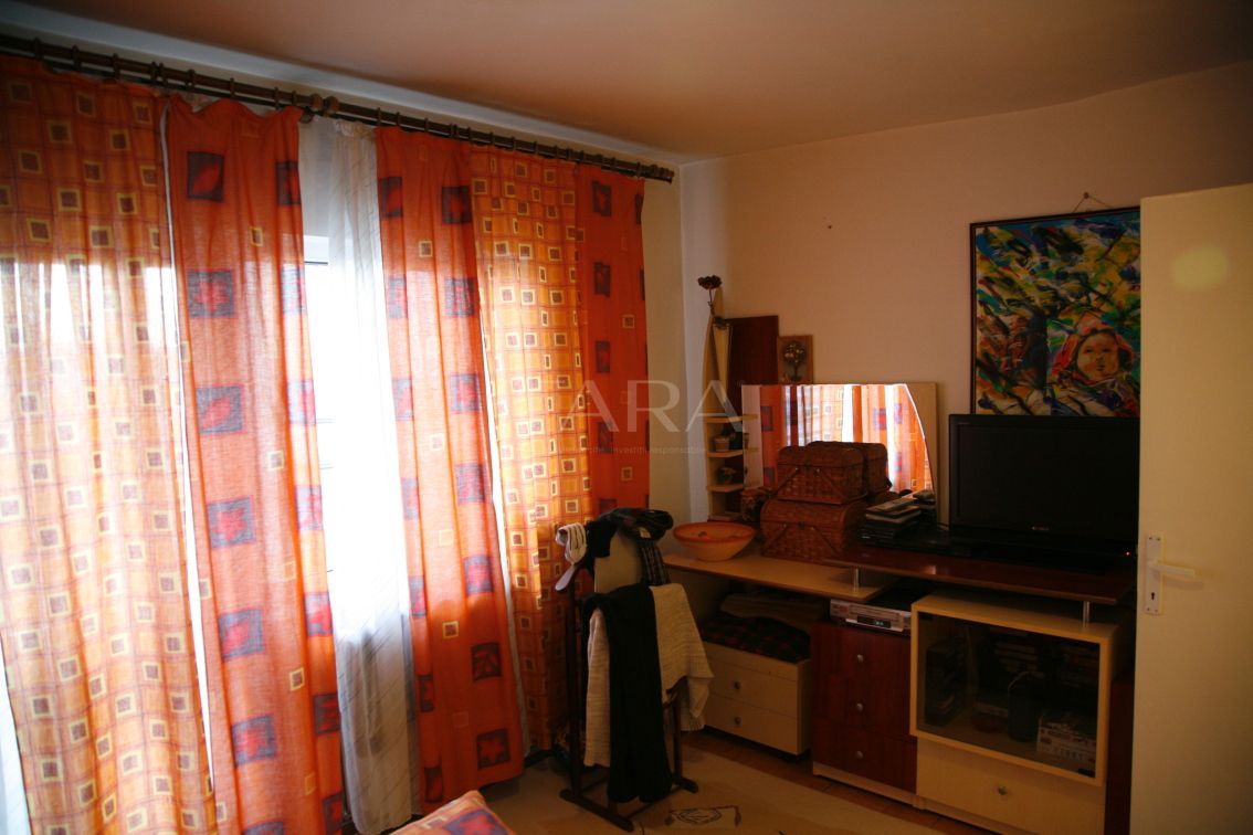 Apartament cu 4 camere, 82 mp, 2 băi și 2 balcoane, zona Câmpului. - Poză 7