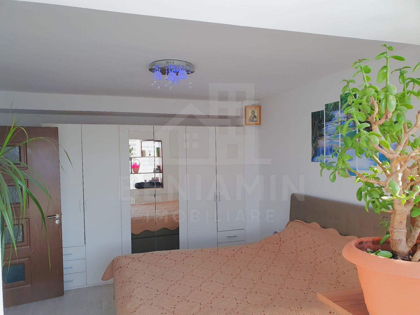 Apartament 4 camere etaj 1 Cartier Noua 99mp doua parcari - Poză 10