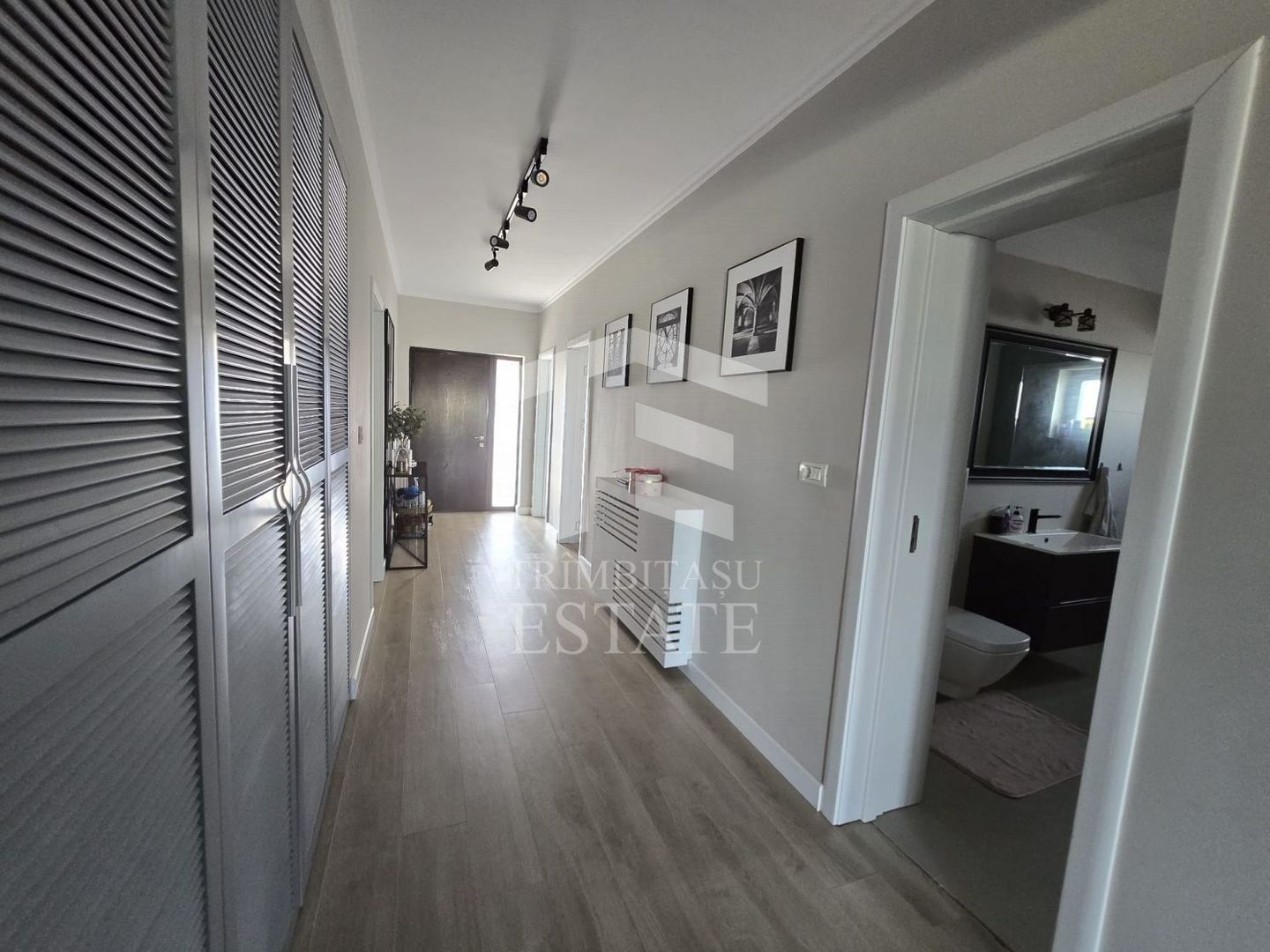 TUZLA - 3 camere | modern | lux | gata de mutat | complet mobilata - Poză 31