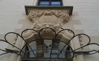 O BIJUTERIE ARHITECTURALA IN CENTRUL BUCURESTIULUI - Poză 5