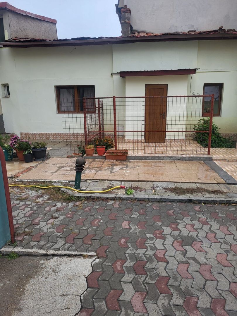 Casa mica, tip studio, centrala si curte proprie, 700 m distanta metrou Iancului - Poză 11
