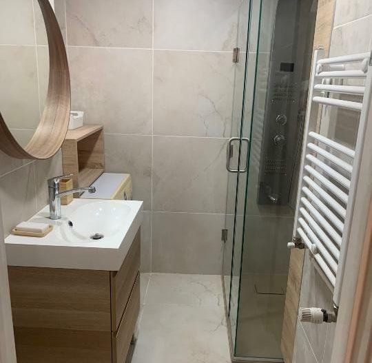 Inchiriez - 3 camere - renovat recent - anvelopat . - Poză 10