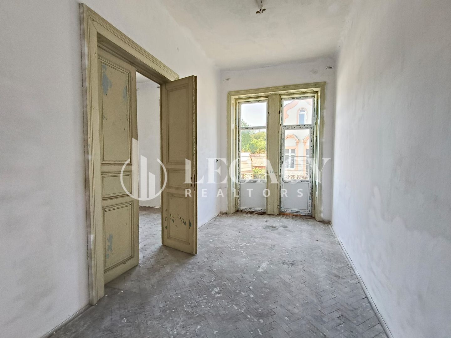 VÂNZARE/SCHIMB CU TEREN  - Clădire interbelică, centru oraș Siret - Poză 24