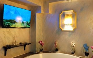 Garsoniera de lux cu jacuzzi și loc de parcare - Poză 1