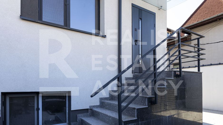 Vânzare, casă, 8 camere, zona 1 Mai, București - Poză 2