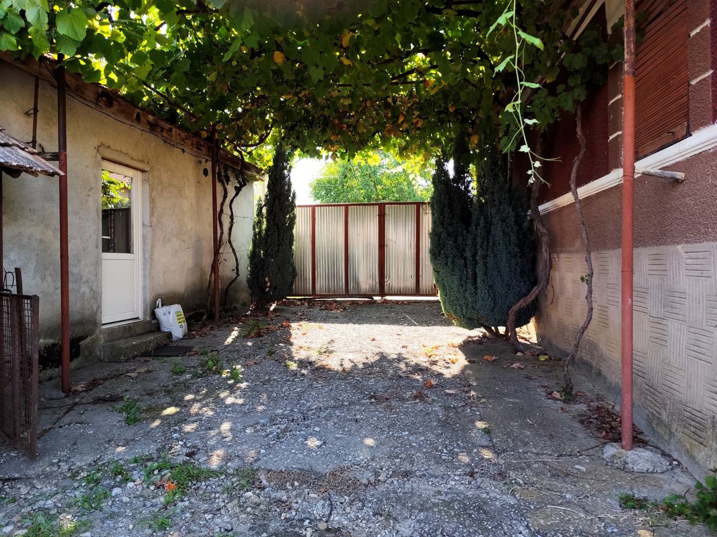 Casa la tara, Calea Mare, Bihor, teren mare, 2 intrari auto – vanzare - Poză 2