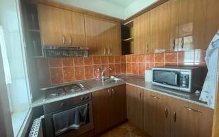 Casa S+P+2E - (posibilitate apartamentare) zona central - Poză 12