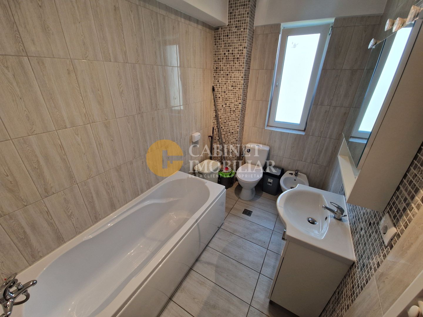 2 CAMERE DECOMANDAT - MOBILIAT/UTILAT  - BLOC NOU-  ZONA PLATOU GALATA - Poză 5