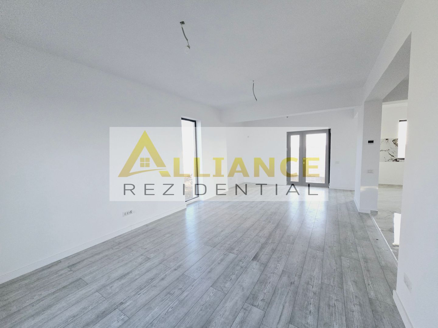 Vila individuala-5 camere-200m de autobuz-pod cu placa de beton - Poză 2