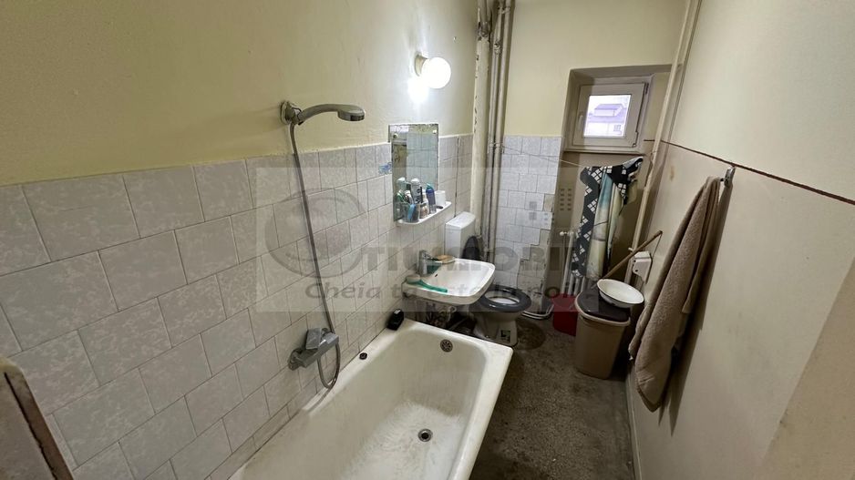 Apartament 3 camere, 2 bai, Bd. Independentei 204.000 euro - Poză 5