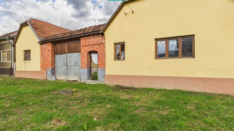 Casă cu 4 camere în Buhani, Dezna - Poză 1