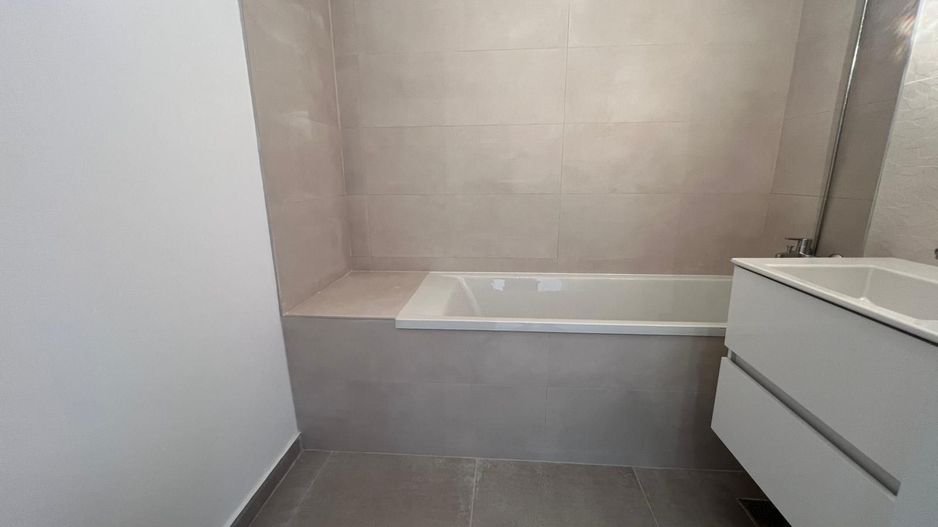 Apartament 2 Camere | Balcon cu Vedere spre Lac | Aproape de Metrou - Poză 11