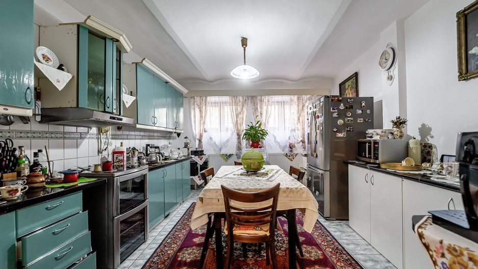 Casă cu 2 apartamente la un pas de centrul orașului! - Poză 8