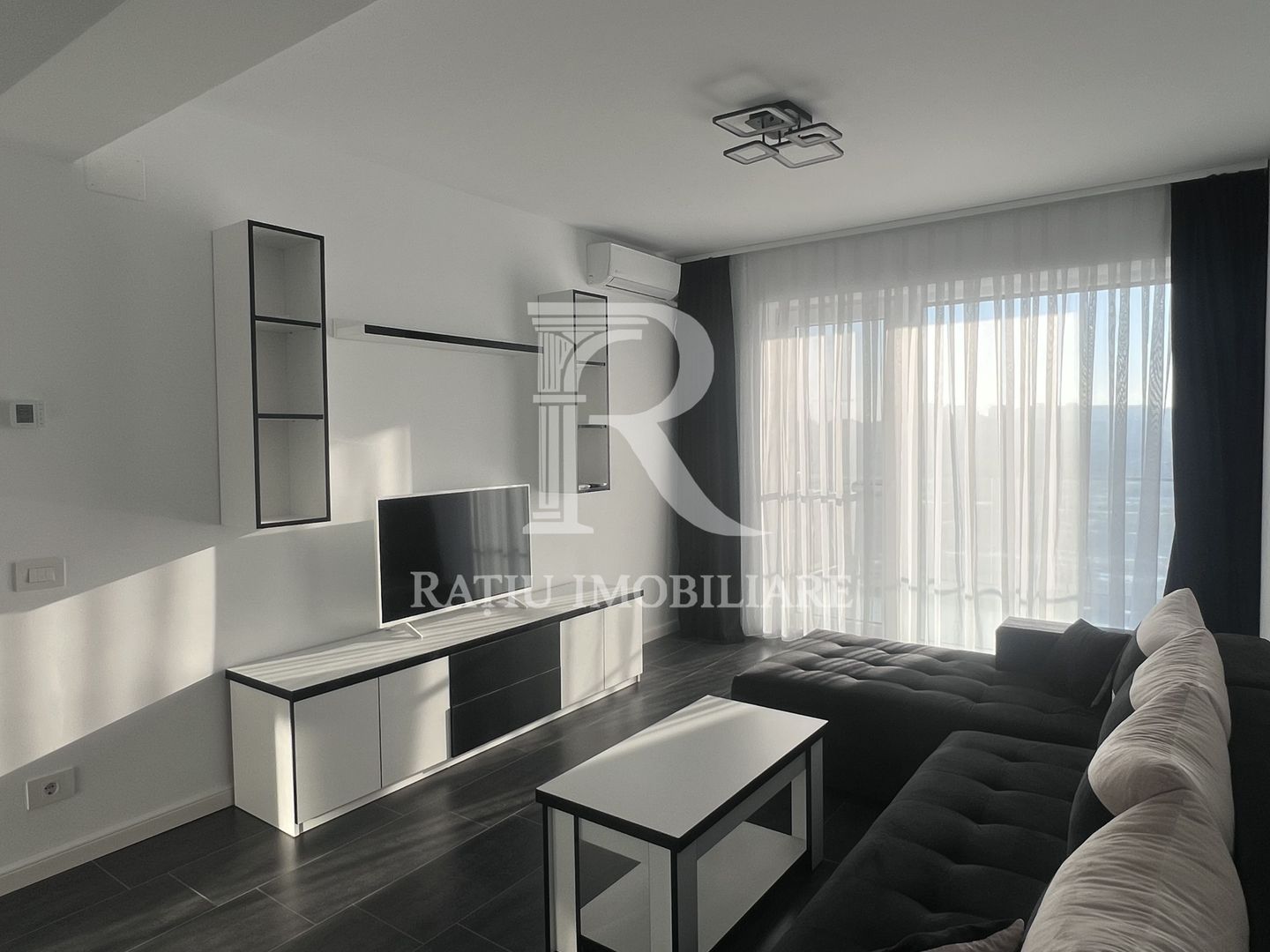 Apartament cu 2 camere | Parcare Supraterana | Prima Urbana | Oradea - Poză 1