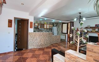 Năvodari | Casă spațioasă cu teren mare - Poză 5