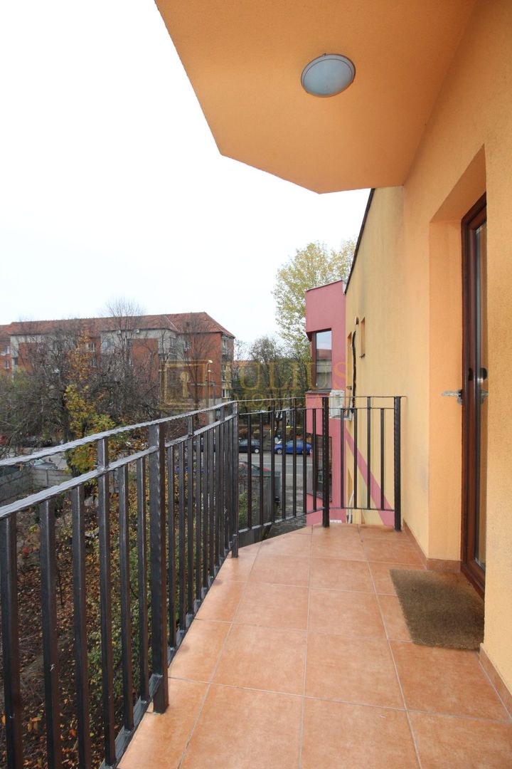 8 incaperi, 2 bai, centrala proprie, 3 locuri de parcare; Lipovei. - Poză 12